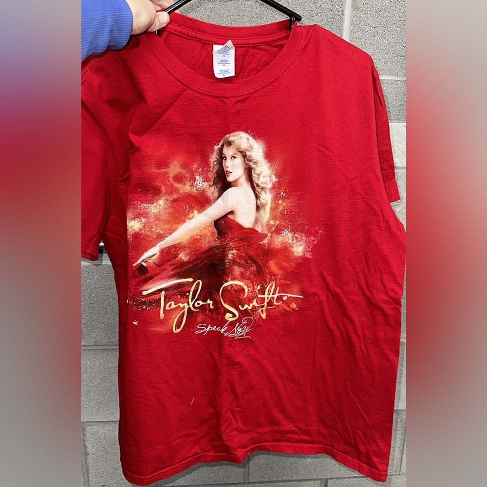 Taylor Swift tshirt